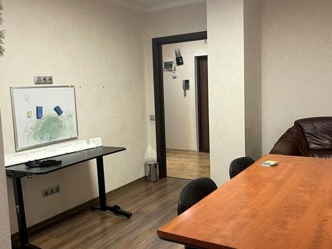 комерційна за адресою Добровольців вул. (Маршала Говорова), 10в