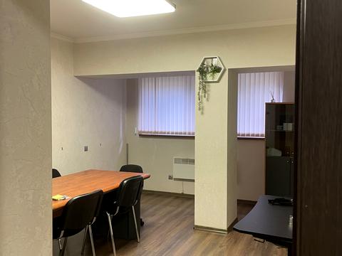 комерційна за адресою Добровольців вул. (Маршала Говорова), 10в