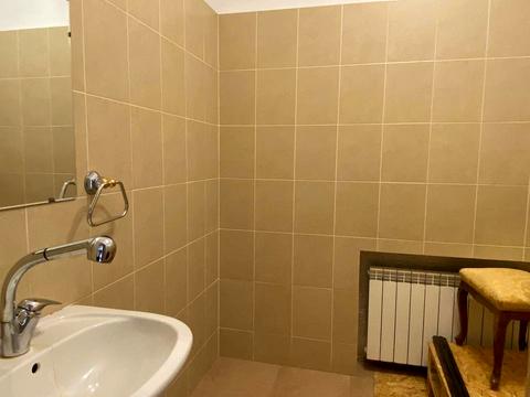 комерційна за адресою Липська вул., 5