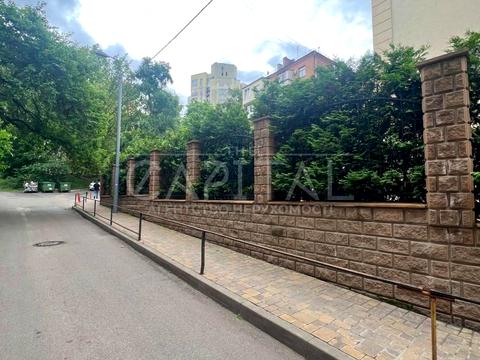 комерційна за адресою Леоніда Первомайського вул., 5-А
