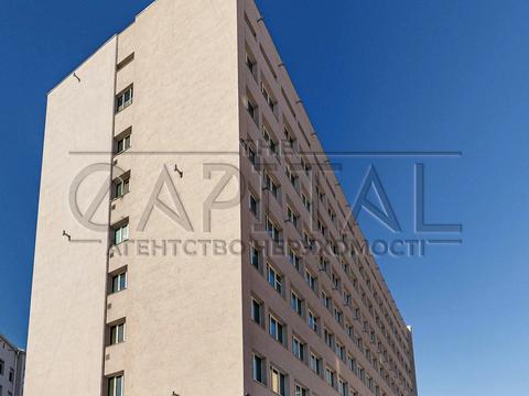 комерційна за адресою Золотоустівська вул., 3