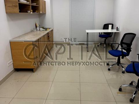 комерційна за адресою Машинобудівна вул., 41