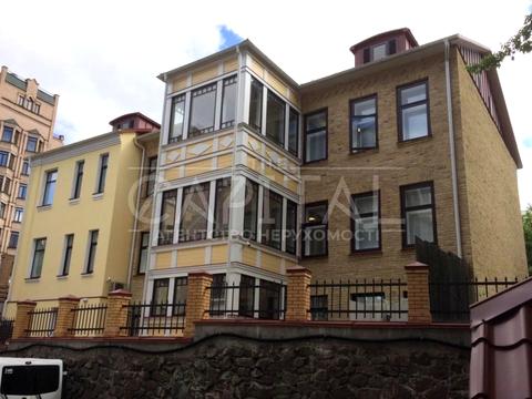 комерційна за адресою Кудрявська вул., 9