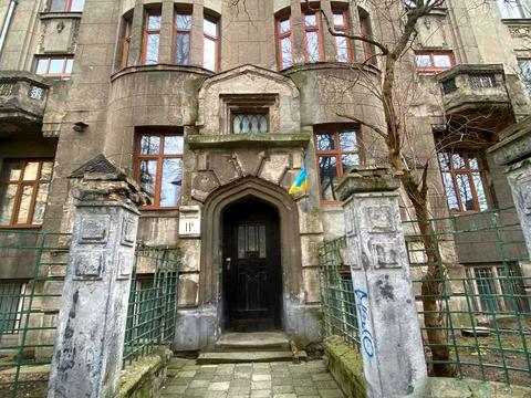 коммерческая по адресу Коновальца ул. (Энгельса), 11б