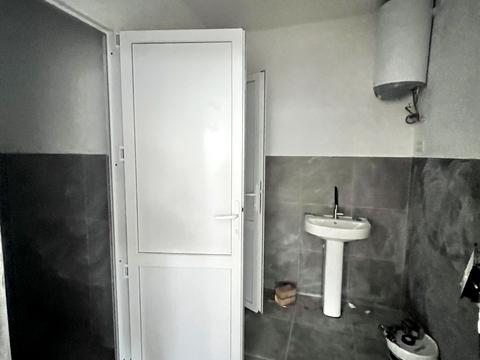 коммерческая по адресу Левинского ул., 1