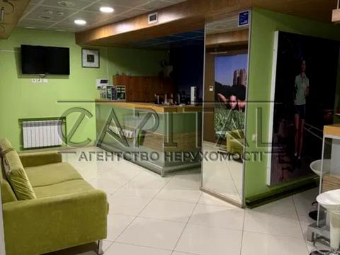 комерційна за адресою Анни Ахматової вул., 22