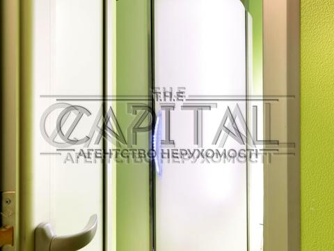 комерційна за адресою Анни Ахматової вул., 22