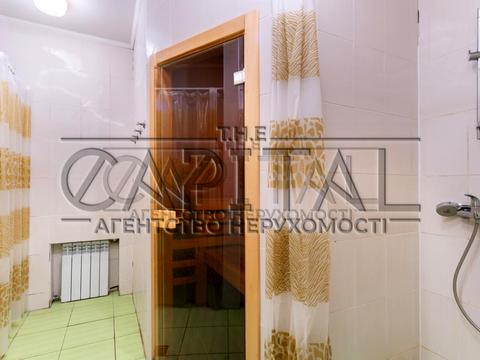 комерційна за адресою Анни Ахматової вул., 22