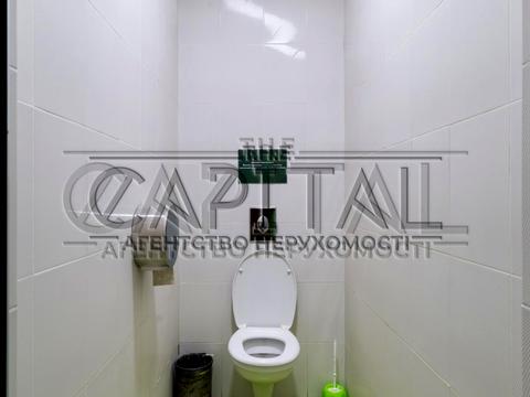 комерційна за адресою Анни Ахматової вул., 22