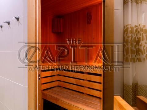 комерційна за адресою Анни Ахматової вул., 22