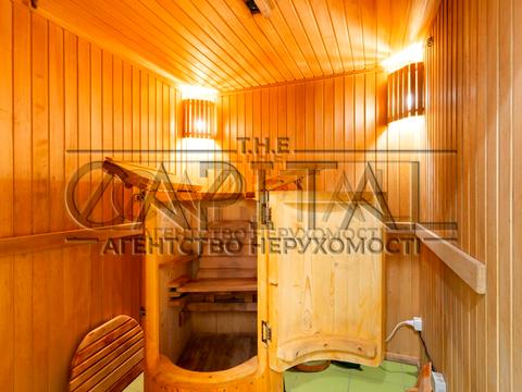 комерційна за адресою Анни Ахматової вул., 22