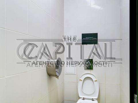 комерційна за адресою Анни Ахматової вул., 22