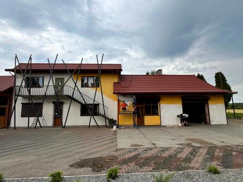 комерційна за адресою с. Корнич, Чернівецька, 1