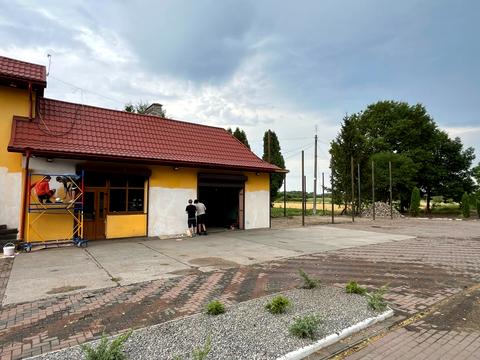 комерційна за адресою с. Корнич, Чернівецька, 1