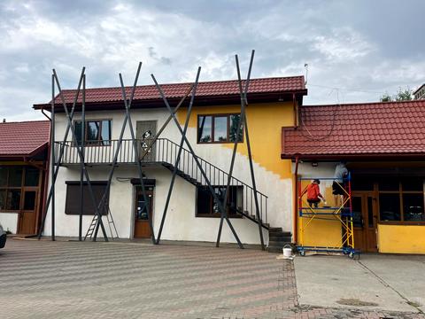 комерційна за адресою с. Корнич, Чернівецька, 1