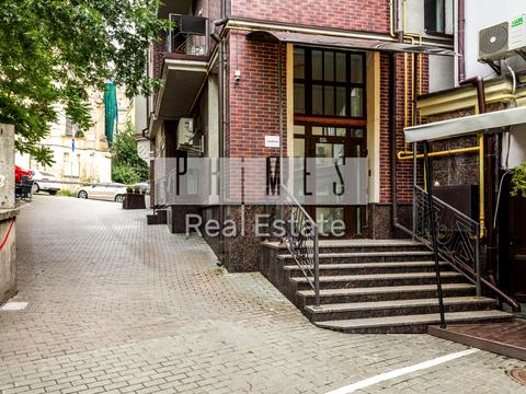 комерційна за адресою Воздвиженська вул., 51А