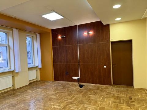 комерційна за адресою Зелена вул., 17