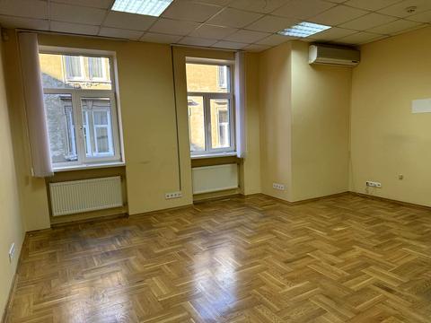 комерційна за адресою Зелена вул., 17
