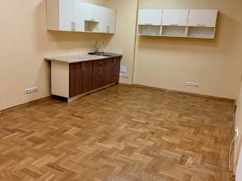 комерційна за адресою Зелена вул., 17