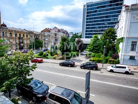 комерційна за адресою Бульварно-Кудрявська вул. (Воровського), 37/14