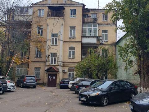 комерційна за адресою Антоновича вул. (Горького), 17-А
