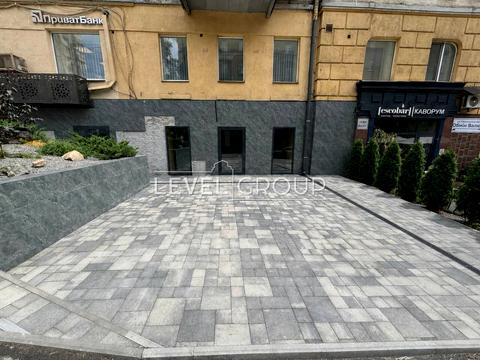 комерційна за адресою Саксаганського вул., 61/17