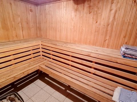 дом по адресу Квитневая ул., 4