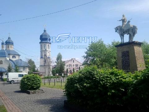 ділянка за адресою Захисників України