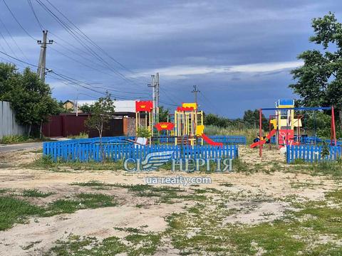 ділянка за адресою Захисників України