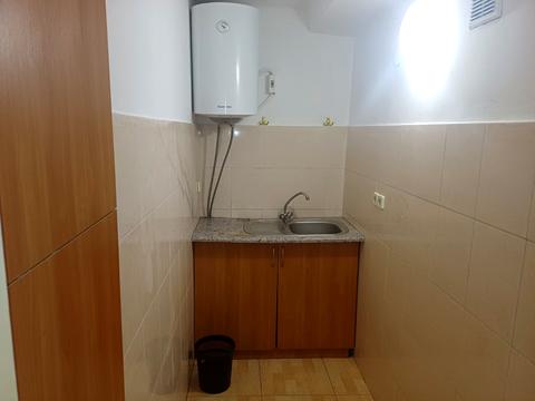 комерційна за адресою Серпова вул., 1