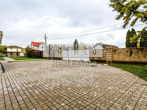 комерційна за адресою Риболовецька вул., 2