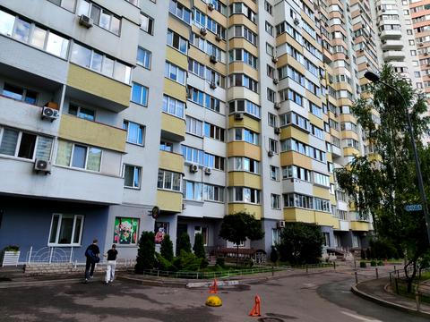 квартира по адресу Драгоманова ул., 6/1