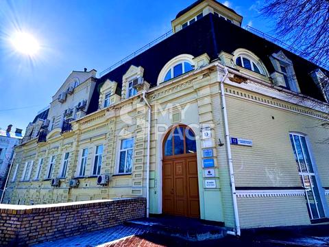 комерційна за адресою Трьохсвятительська вул., 13