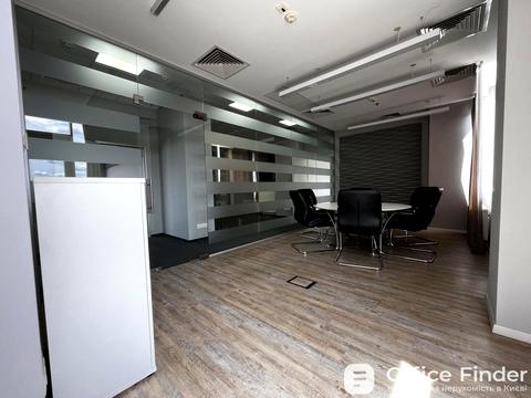 комерційна за адресою Князів Острозьких вул. (Московська), 32/2