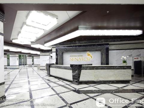 комерційна за адресою Князів Острозьких вул. (Московська), 32/2