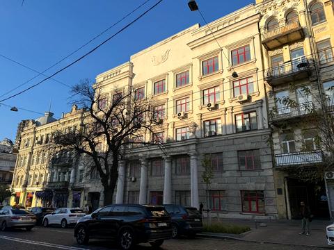 комерційна за адресою Богдана Хмельницького вул., 38