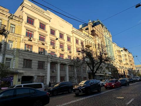 комерційна за адресою Богдана Хмельницького вул., 38