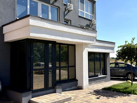 коммерческая по адресу Машинобудівників ул., 16