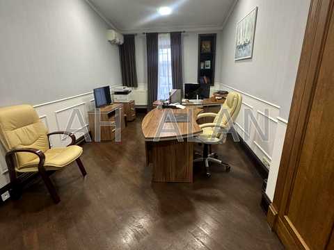 коммерческая по адресу Жилянская ул., 72