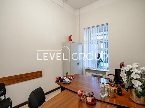 комерційна за адресою Інститутська вул., 11