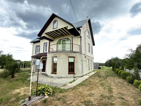 будинок за адресою с. Рахиня, Нова