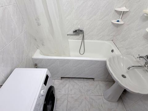 квартира за адресою Анни Ахматової вул., 8