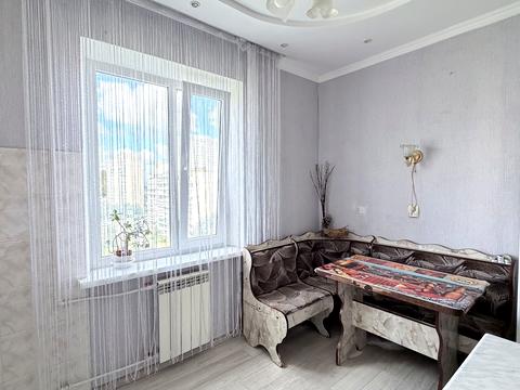 квартира за адресою Анни Ахматової вул., 8