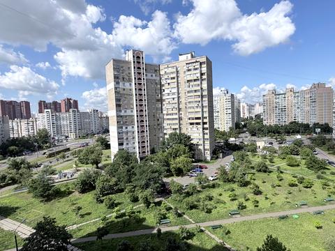 квартира за адресою Анни Ахматової вул., 8