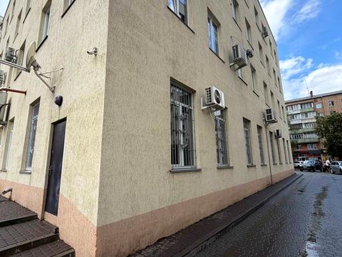 комерційна за адресою Зарічанська вул., 3/1