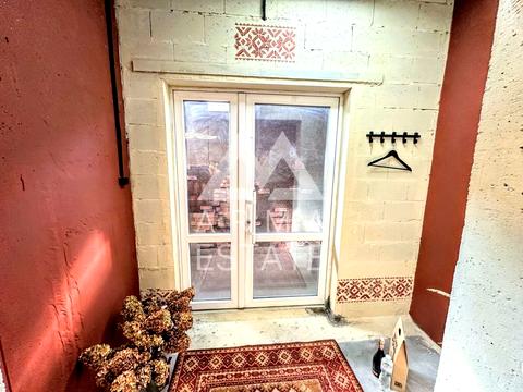 комерційна за адресою Приозерний бульв., 1-А