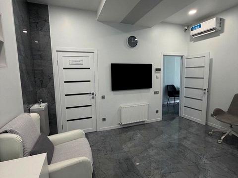 комерційна за адресою Гетьманська вул., 5