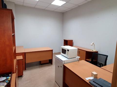 комерційна за адресою Лариси Руденко вул., 6