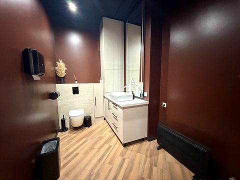 комерційна за адресою Шевченка вул., 57