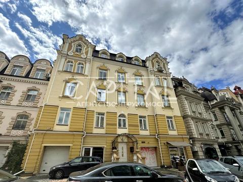 комерційна за адресою Воздвиженська вул., 20